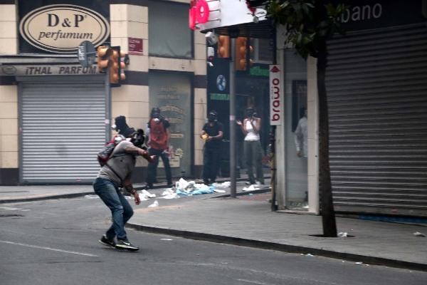 �lerlemek �&ccedil;in L&uuml;tfen Foto�raf�n &Uuml;zerine T�klay�n�z >>