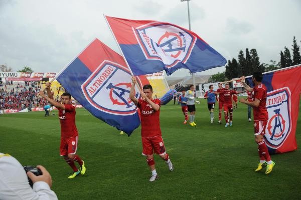 �lerlemek �&ccedil;in L&uuml;tfen Foto�raf�n &Uuml;zerine T�klay�n�z >>