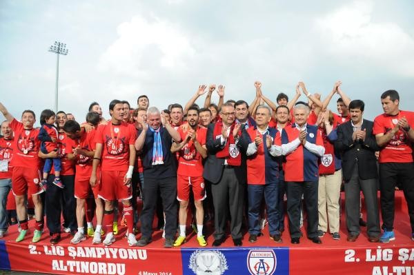 �lerlemek �&ccedil;in L&uuml;tfen Foto�raf�n &Uuml;zerine T�klay�n�z >>