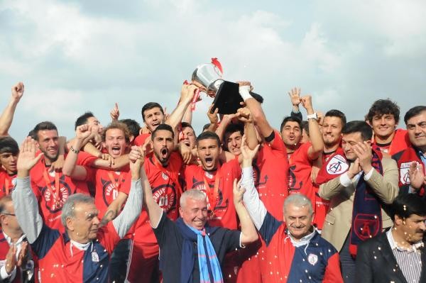 �lerlemek �&ccedil;in L&uuml;tfen Foto�raf�n &Uuml;zerine T�klay�n�z >>