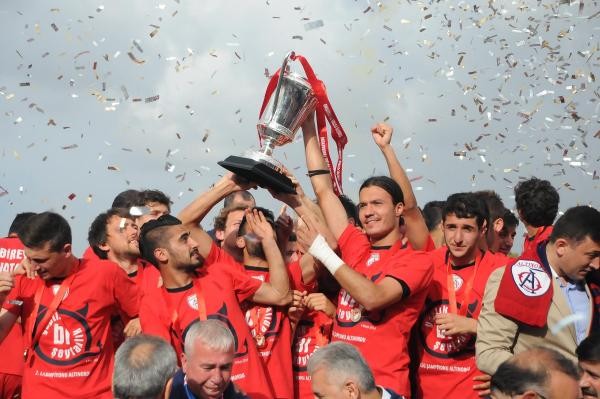 �lerlemek �&ccedil;in L&uuml;tfen Foto�raf�n &Uuml;zerine T�klay�n�z >>