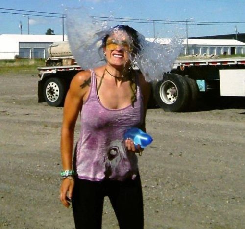 �lerlemek �&ccedil;in L&uuml;tfen Foto�raf�n &Uuml;zerine T�klay�n�z >>