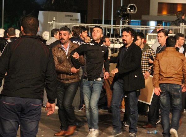 �lerlemek �&ccedil;in L&uuml;tfen Foto�raf�n &Uuml;zerine T�klay�n�z >>