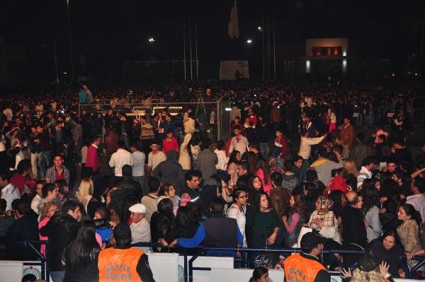 �lerlemek �&ccedil;in L&uuml;tfen Foto�raf�n &Uuml;zerine T�klay�n�z >>