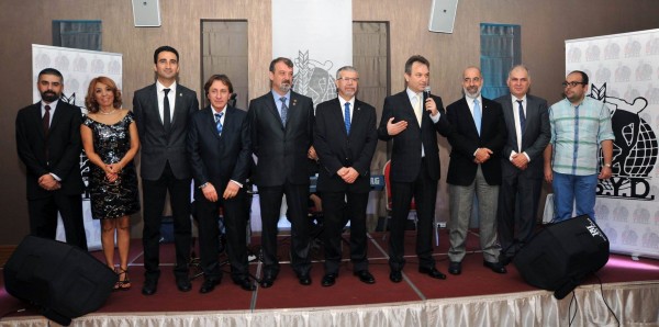 �lerlemek �&ccedil;in L&uuml;tfen Foto�raf�n &Uuml;zerine T�klay�n�z >>