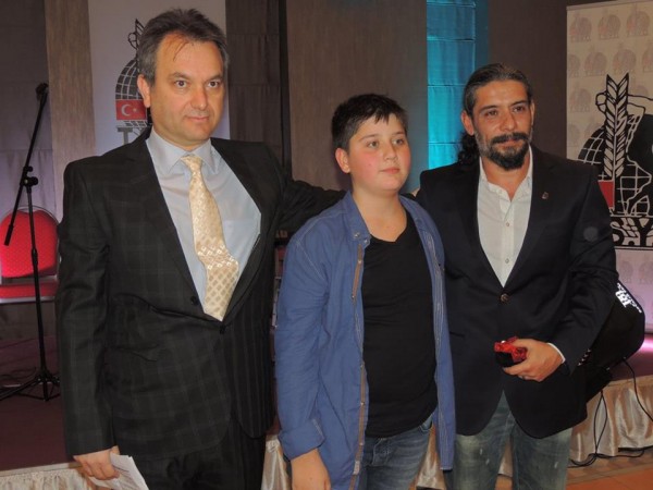 �lerlemek �&ccedil;in L&uuml;tfen Foto�raf�n &Uuml;zerine T�klay�n�z >>