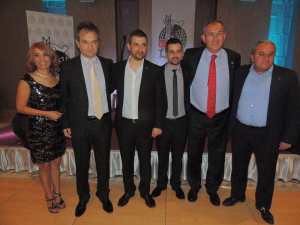 �lerlemek �&ccedil;in L&uuml;tfen Foto�raf�n &Uuml;zerine T�klay�n�z >>