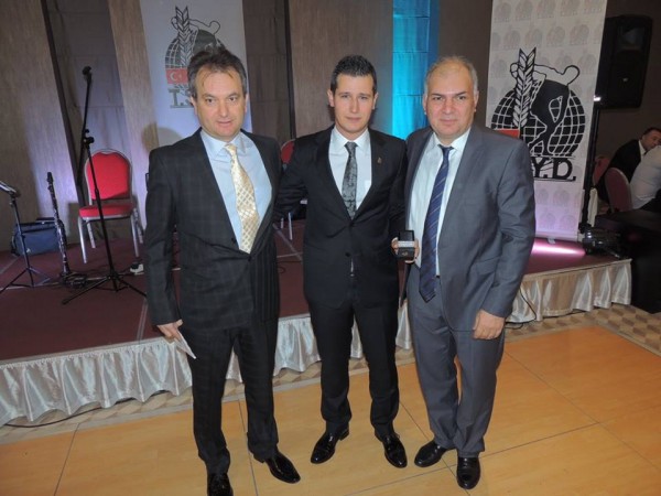 �lerlemek �&ccedil;in L&uuml;tfen Foto�raf�n &Uuml;zerine T�klay�n�z >>